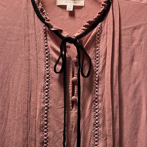 Active USA mauve sleeveless blouse with black tie ribbon size medium pretty top - Picture 4 of 8